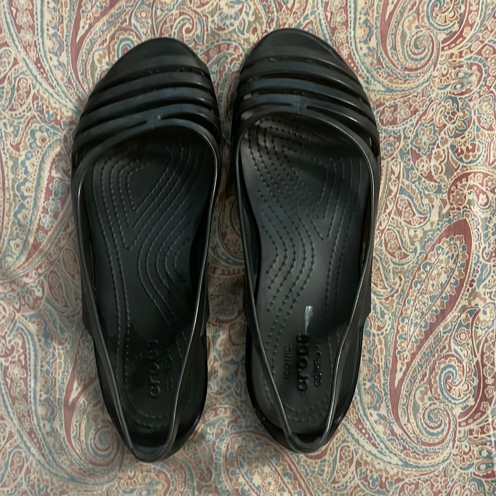 CROCS - Size 7 - Black Open Toe Flat